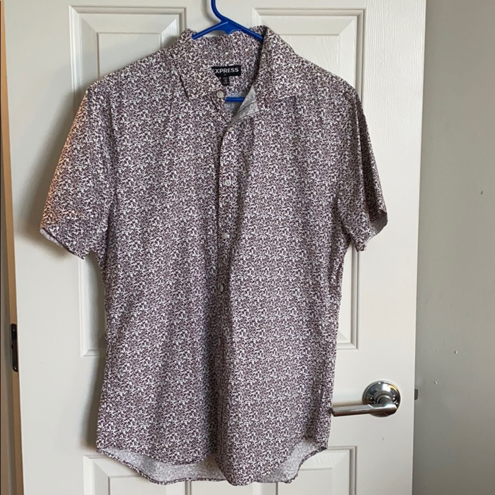 Short sleeved buttoned shirt